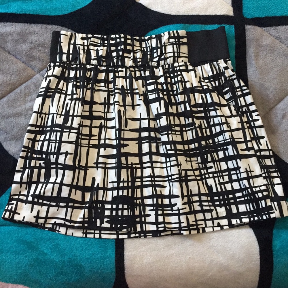 Black and white high waisted skirt